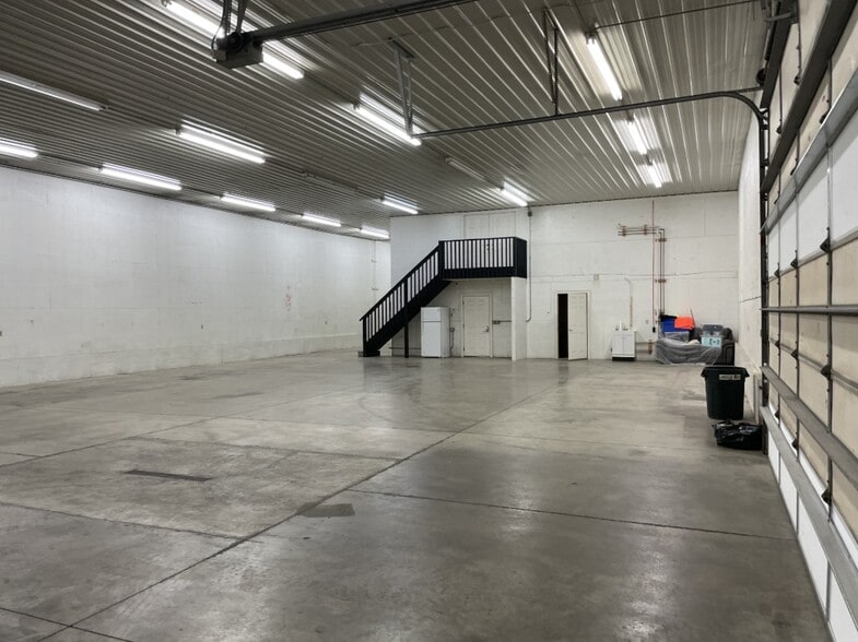 2914 Alta Ln, Peoria, IL for lease - Interior Photo - Image 2 of 10