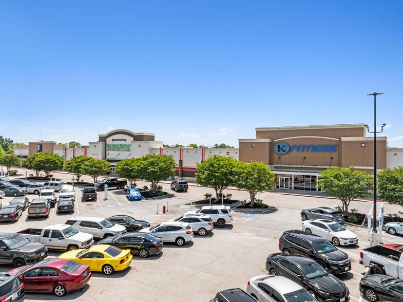 Fairmont Parkway Shopping Center portfolio of 4 properties for sale on LoopNet.ca - Building Photo - Image 2 of 16