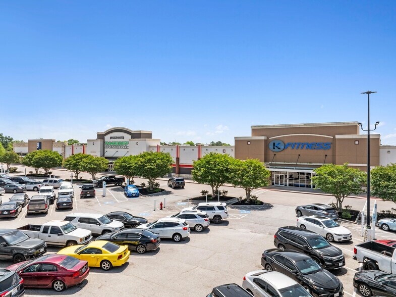 Fairmont Parkway Shopping Center portefeuille de 4 propriétés à vendre sur LoopNet.ca - Photo du bâtiment - Image 2 de 16