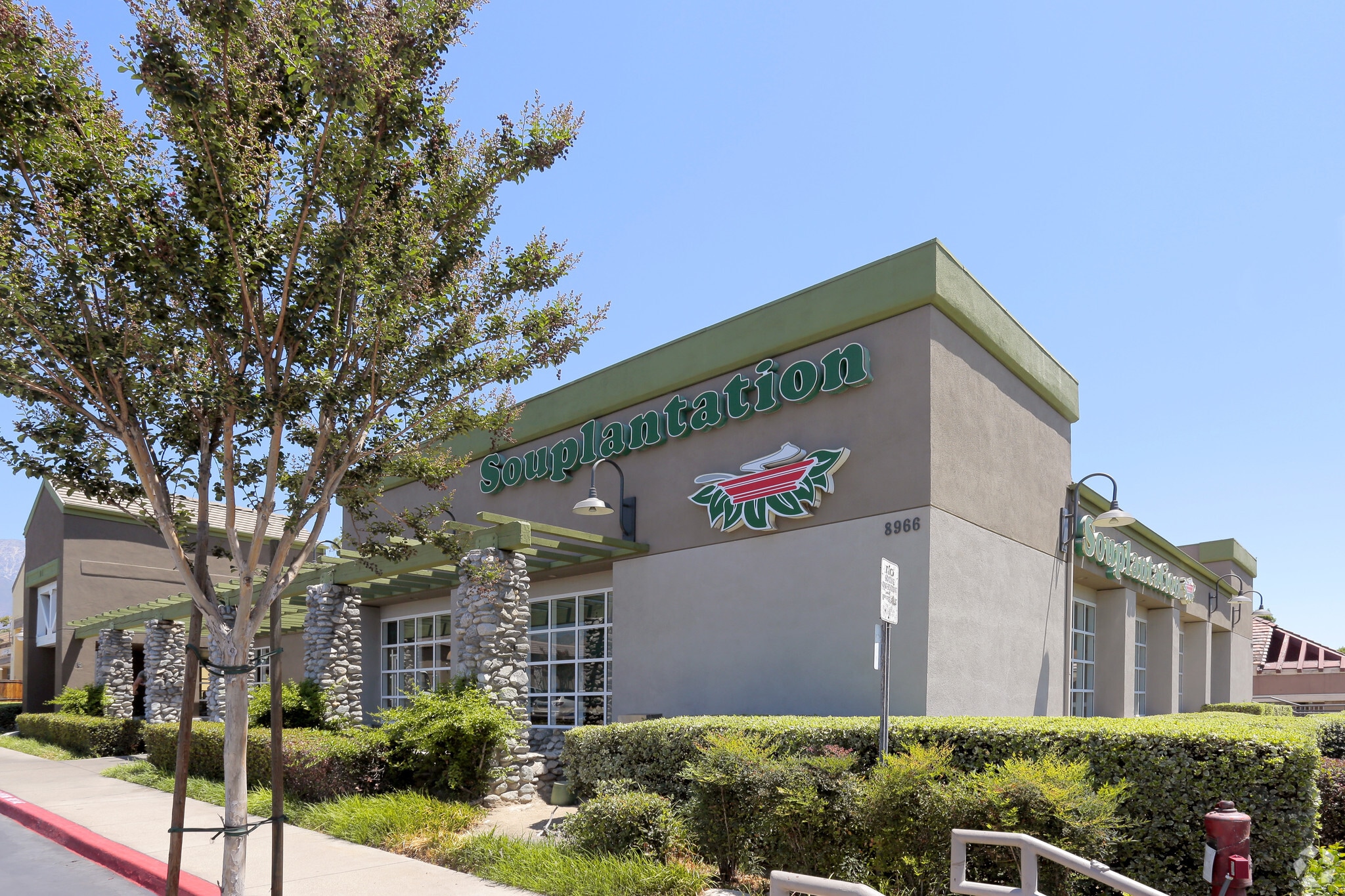 8965-8966 Foothill Blvd, Rancho Cucamonga, CA à louer Photo principale- Image 1 de 4