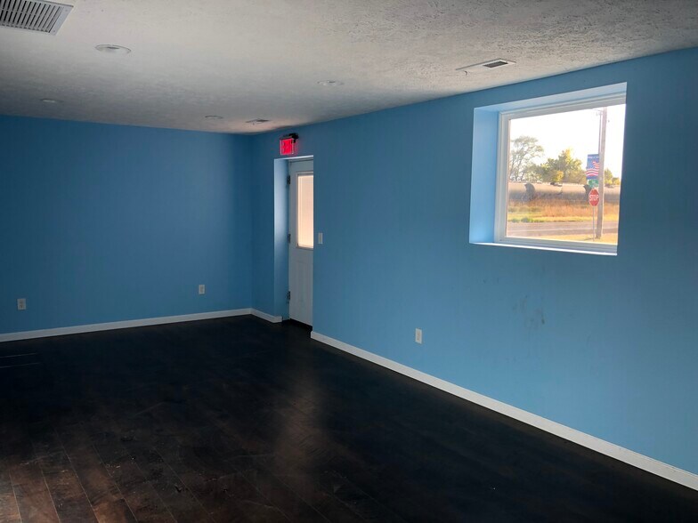 208 W Front St, Alda, NE à louer - Photo intérieure - Image 3 de 14