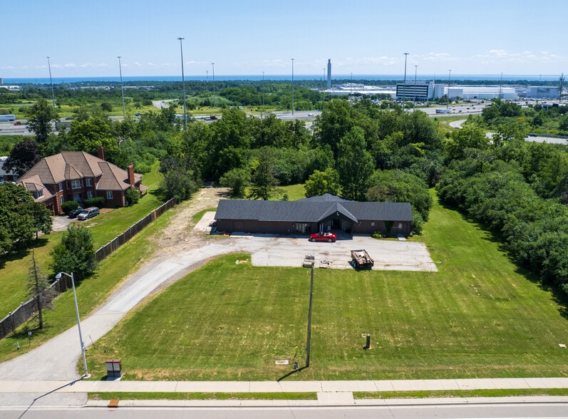 2078 Upper Middle Rd E, Oakville, ON for sale - Building Photo - Image 2 of 8