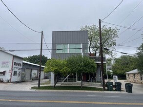 1632 S 1st St, Austin, TX à louer Photo intérieure- Image 2 de 9