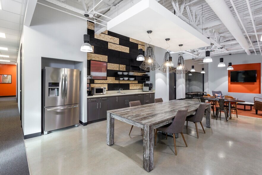 220 Brew St, Port Moody, BC à louer - Photo intérieure - Image 3 de 36