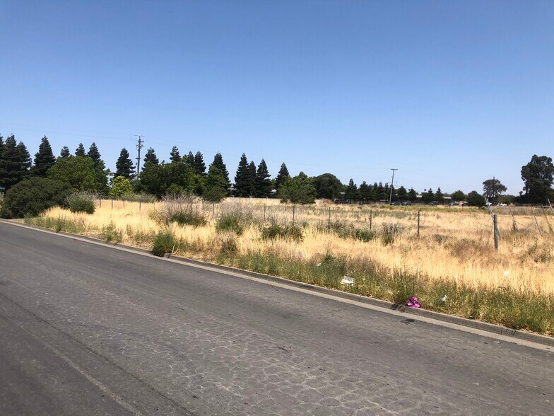 Industrial Dr, Fairfield, CA à vendre - Photo du bâtiment - Image 2 de 2