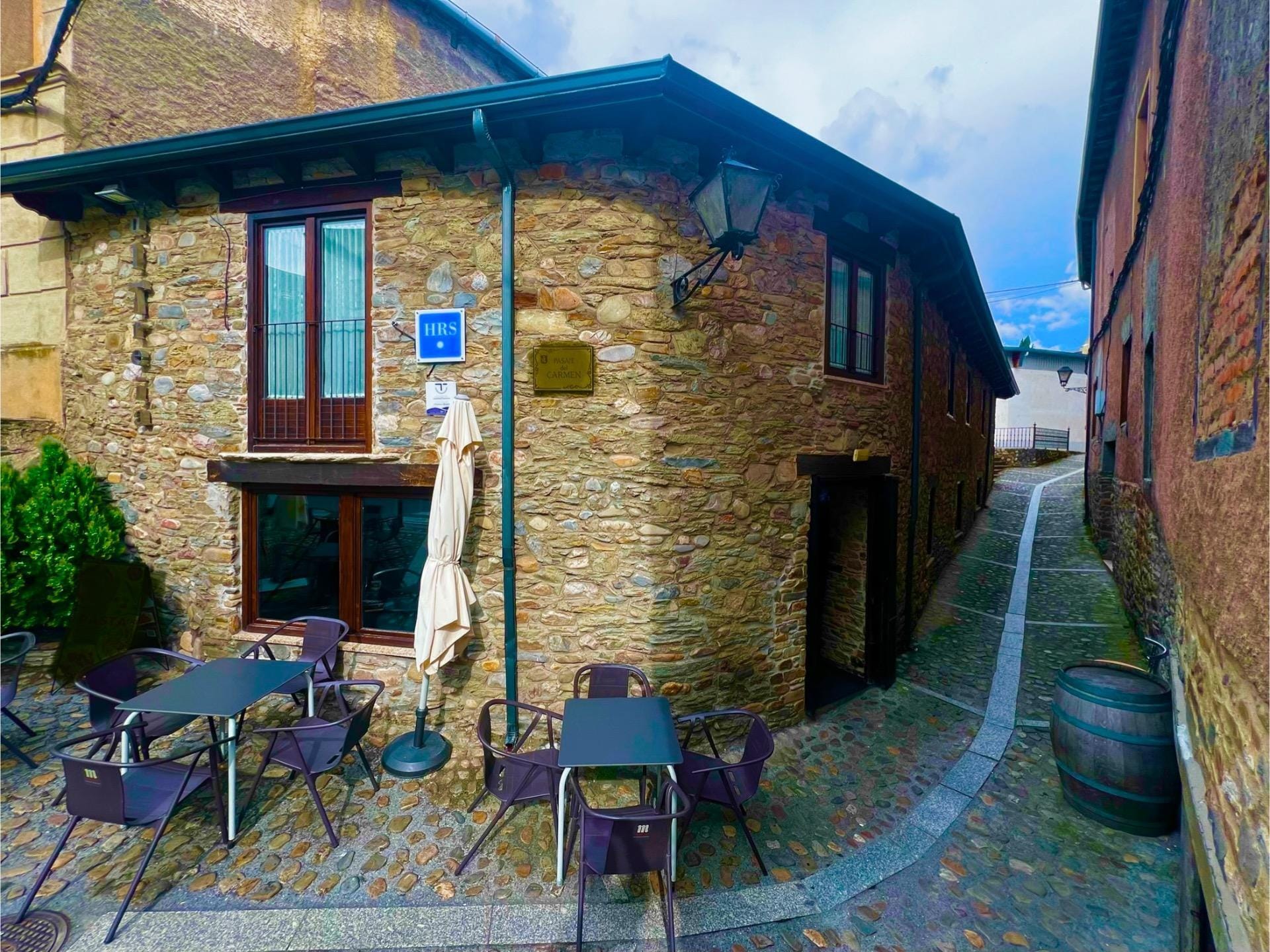 Retail in Villafranca del Bierzo, León for sale Building Photo- Image 1 of 39