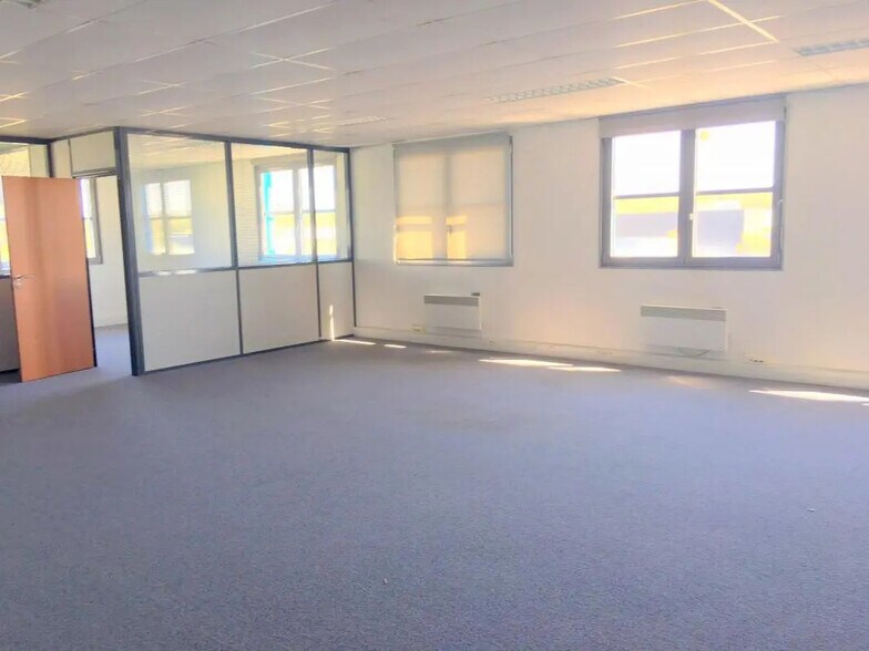 Bureau dans Poissy à louer - Photo intérieure - Image 3 de 8