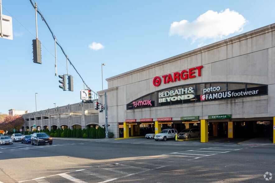 500-600 E Sandford Blvd, Mount Vernon, NY à louer - Photo du voisinage - Image 2 de 5