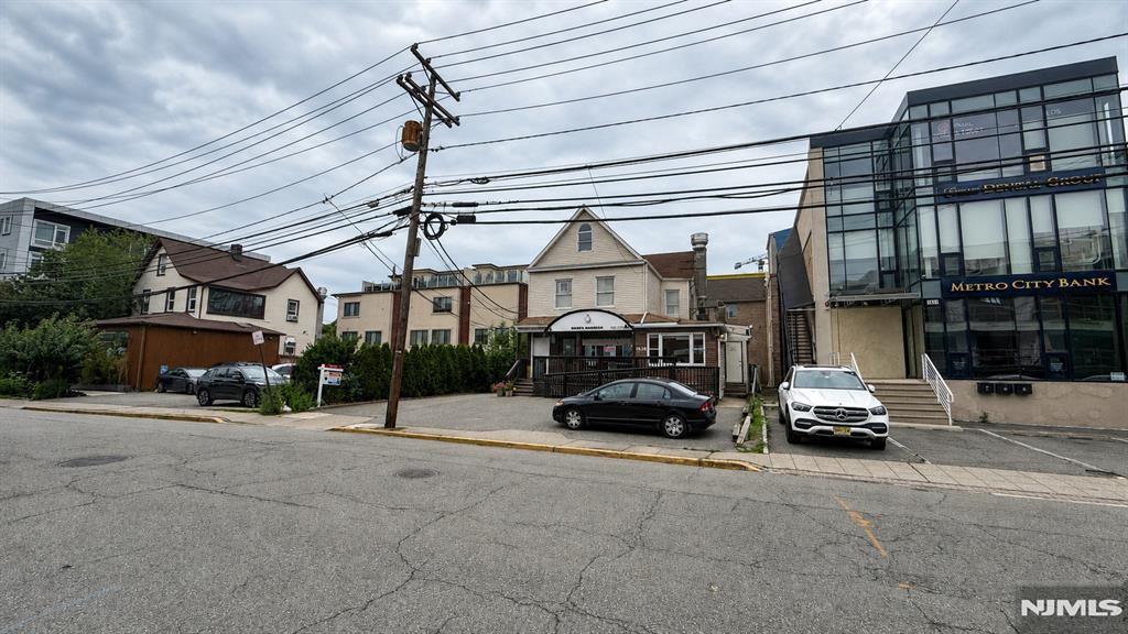 1638 Parker Ave, Fort Lee, NJ for lease Interior Photo- Image 1 of 2