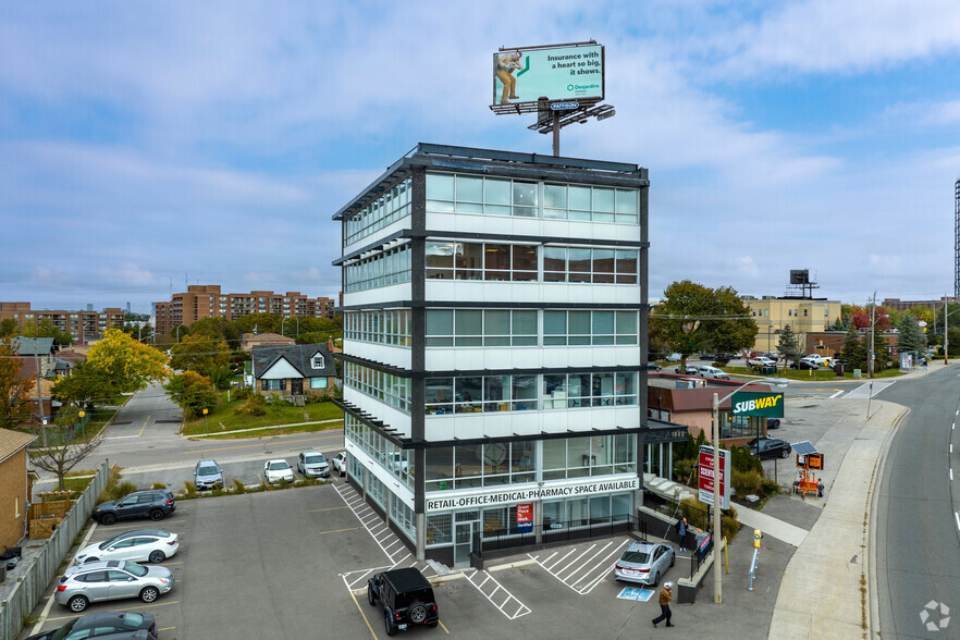 1880 O'Connor Dr, Toronto, ON à louer - Photo principale - Image 1 de 5