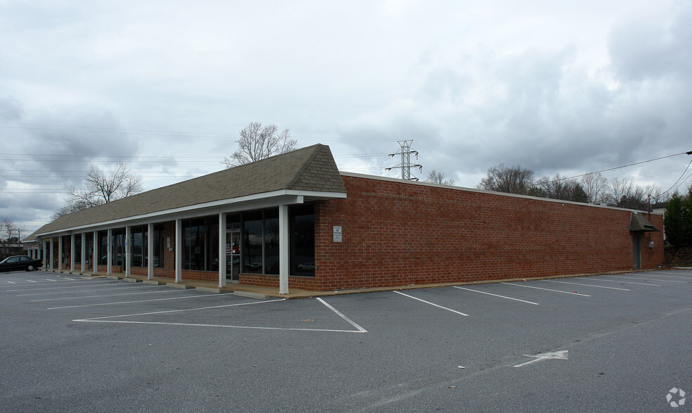 1308-1320 SW US 70 Hwy, Hickory, NC for sale - Primary Photo - Image 1 of 1