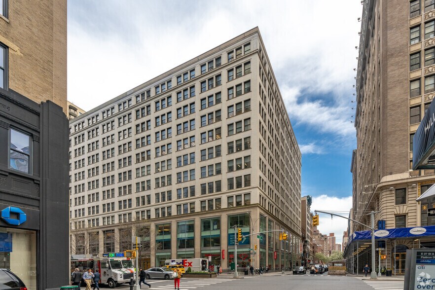 387 Park Ave S, New York, NY for lease - Building Photo - Image 2 of 10