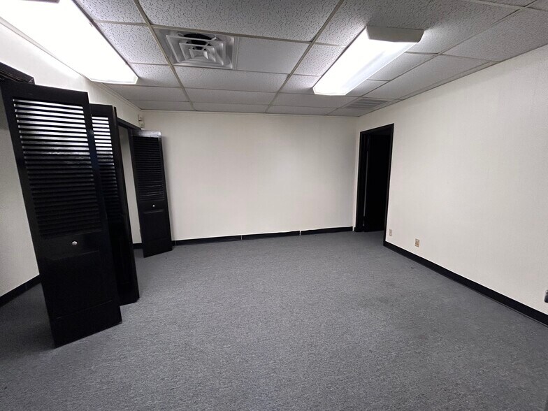 142 W Rhapsody Dr, San Antonio, TX à louer - Photo du bâtiment - Image 3 de 6