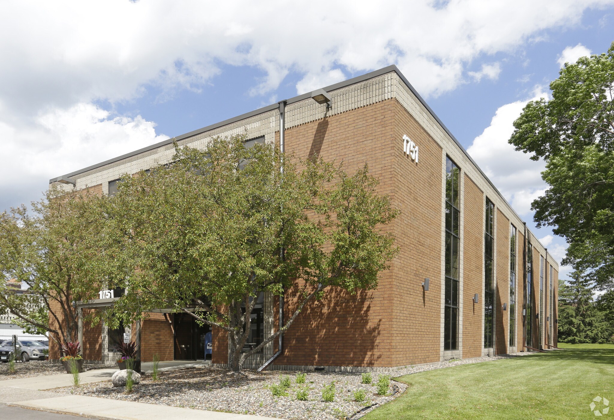 1751 W County Road B, Roseville, MN for lease Primary Photo- Image 1 of 2