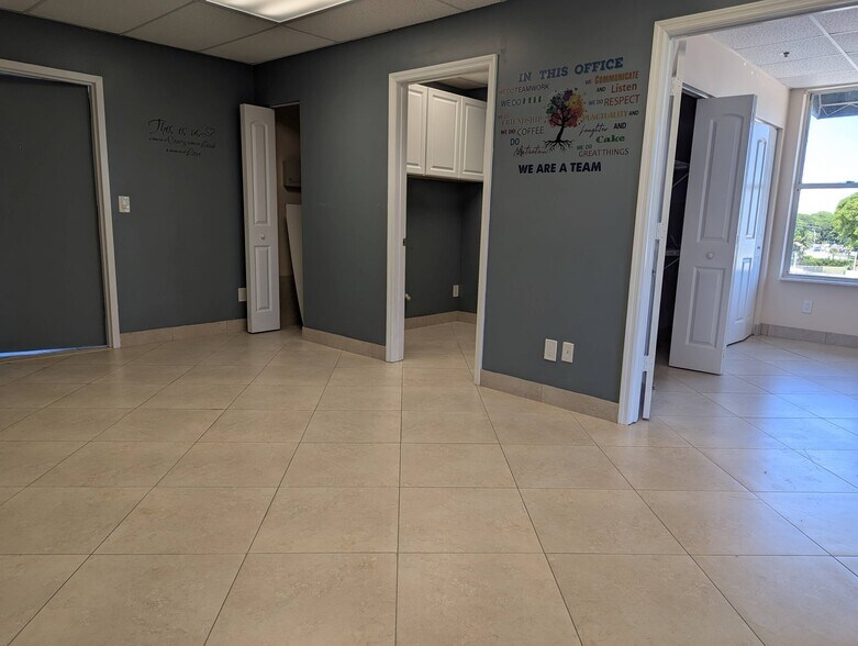 701 NW Federal Hwy, Stuart, FL à louer - Photo du bâtiment - Image 3 de 97