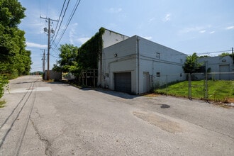 4706-4722 NE Vivion Rd, Kansas City, MO for lease Interior Photo- Image 1 of 8
