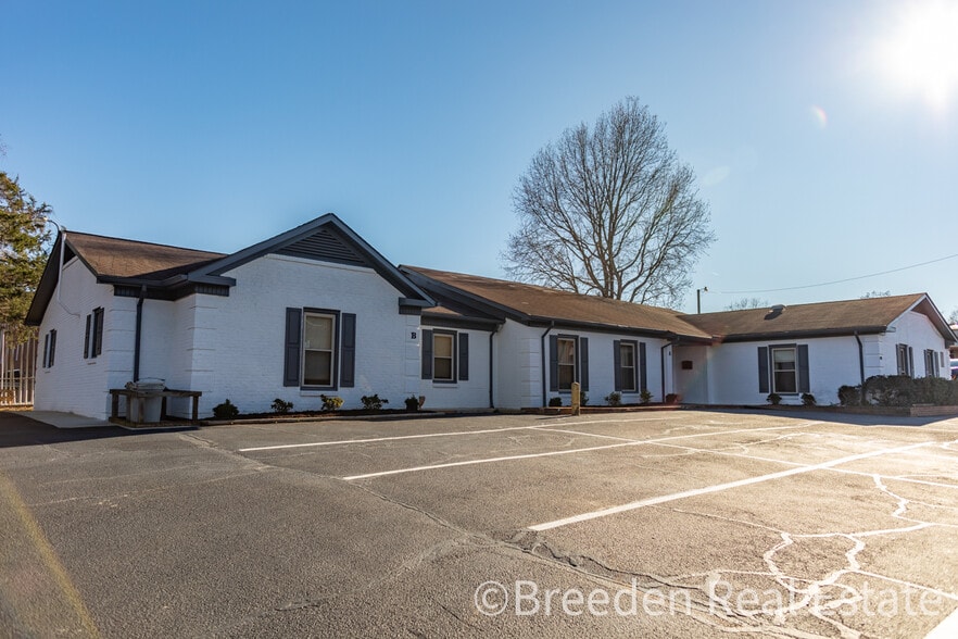204 E McDowell St, Morganton, NC for lease - Primary Photo - Image 1 of 1