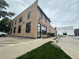 2132 Green Bay Rd, Highland Park IL - Warehouse