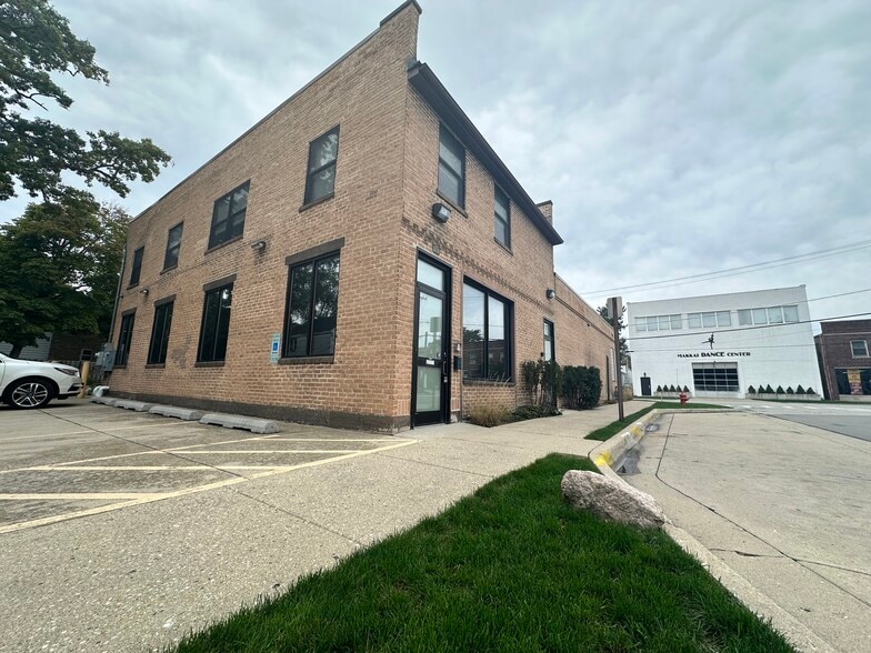 2132 Green Bay Rd, Highland Park, IL for lease - Building Photo - Image 2 of 27