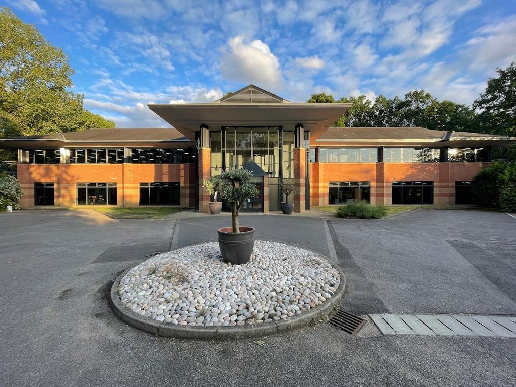 Milton Rd, Uxbridge for lease Building Photo- Image 1 of 15