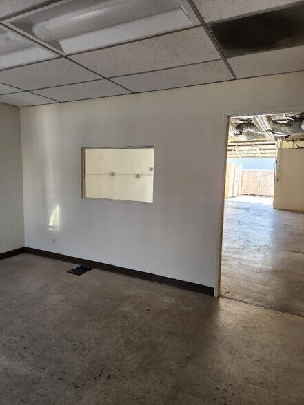 6160 Lemona Ave, Van Nuys, CA à louer - Photo du bâtiment - Image 3 de 7