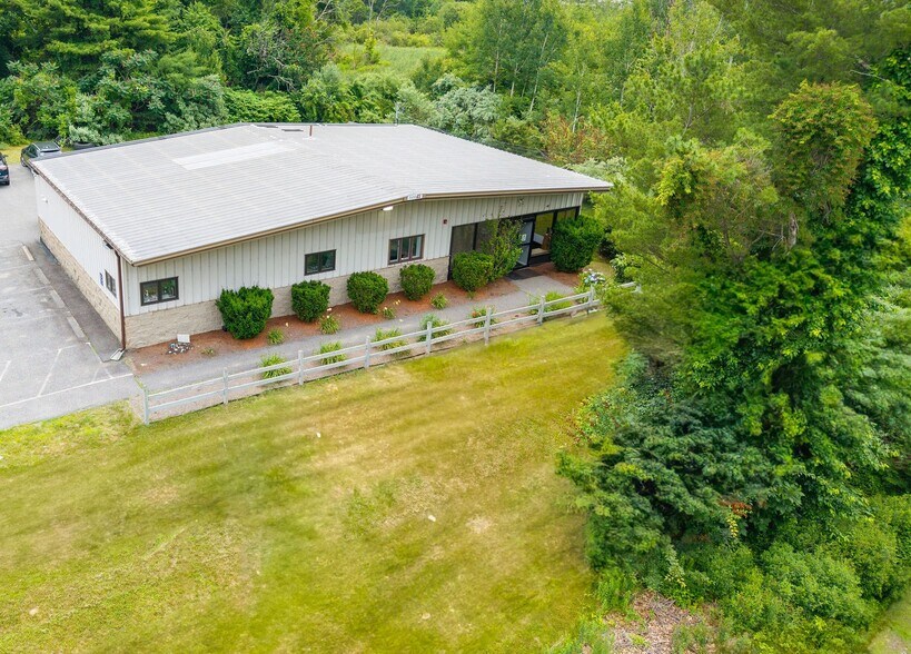 1 Beverly Dr, Sterling, MA à vendre - Photo du bâtiment - Image 2 de 34