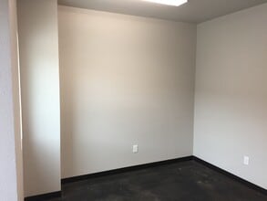 5501 Fishtrap Rd, Denton, TX for lease Interior Photo- Image 2 of 9