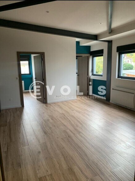 Office in Lagny-sur-Marne for lease - Interior Photo - Image 3 of 6