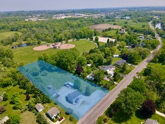Plus de détails pour 3172 N Riverside Dr, Saukville, WI - Commerce de détail à vendre