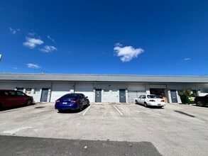 2696 NW 31st Ave, Lauderdale Lakes, FL for lease Interior Photo- Image 1 of 5