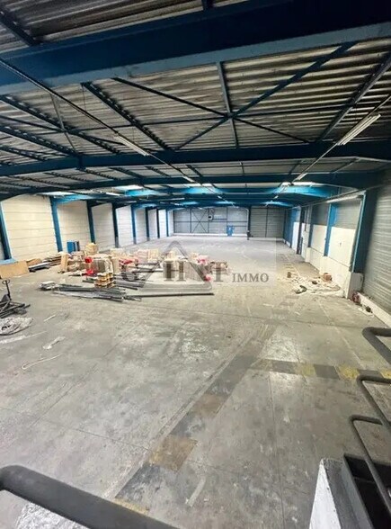 Industrial in Taverny for lease - Building Photo - Image 1 of 4