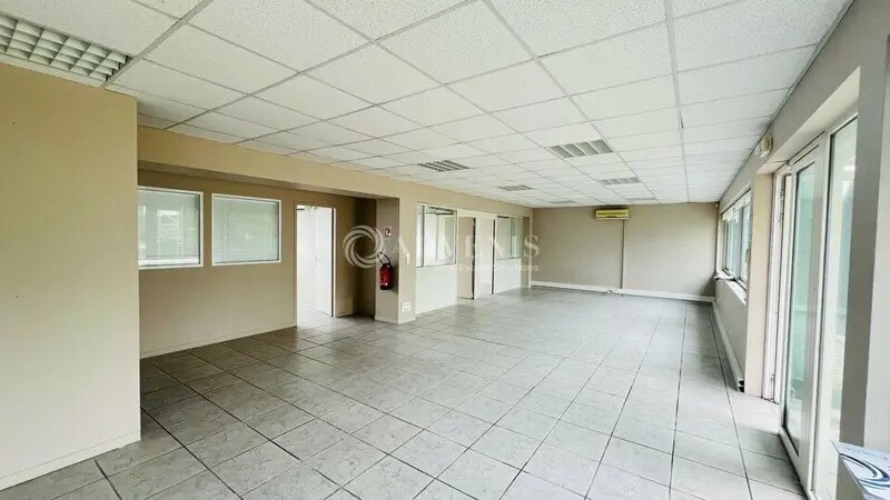 Office in Pessac for lease Interior Photo- Image 1 of 6
