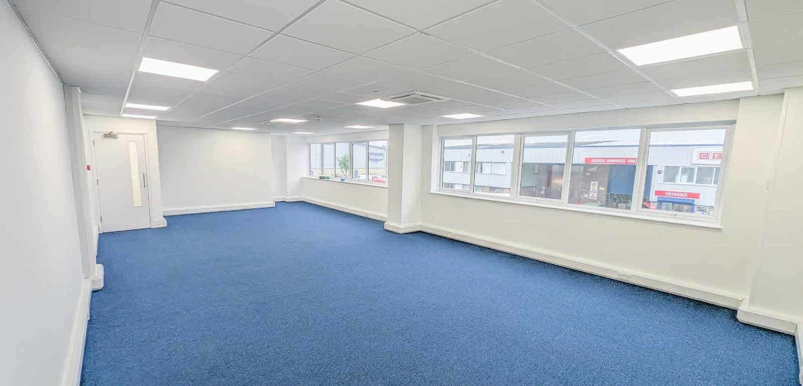 Hedge End, Southampton for lease Interior Photo- Image 1 of 2