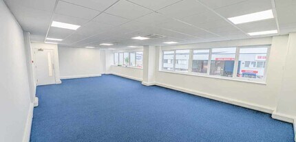 Hedge End, Southampton for lease Interior Photo- Image 1 of 2