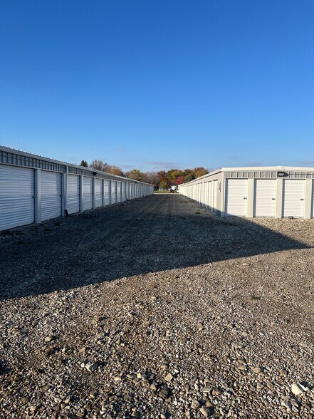 Executive Storage portefeuille de 2 propriétés à vendre sur LoopNet.ca - Photo du bâtiment - Image 2 de 6