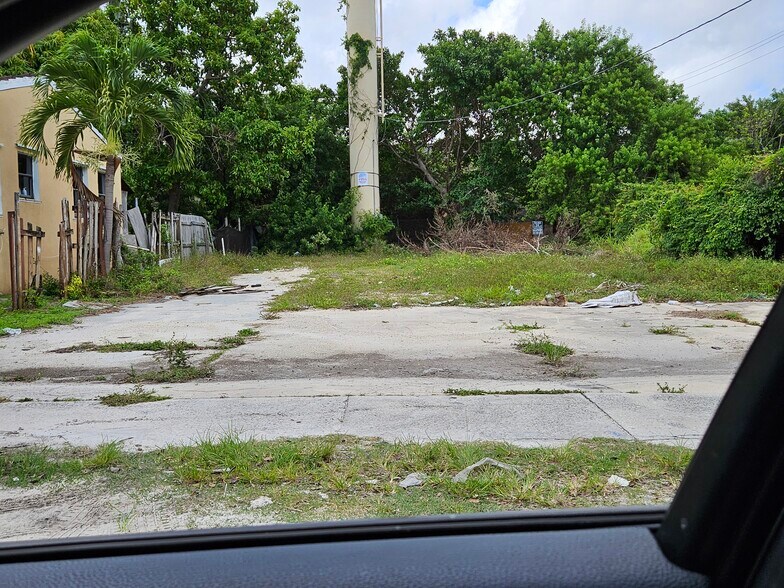 321 NW 37th St, Miami, FL à vendre - Photo du bâtiment - Image 3 de 48