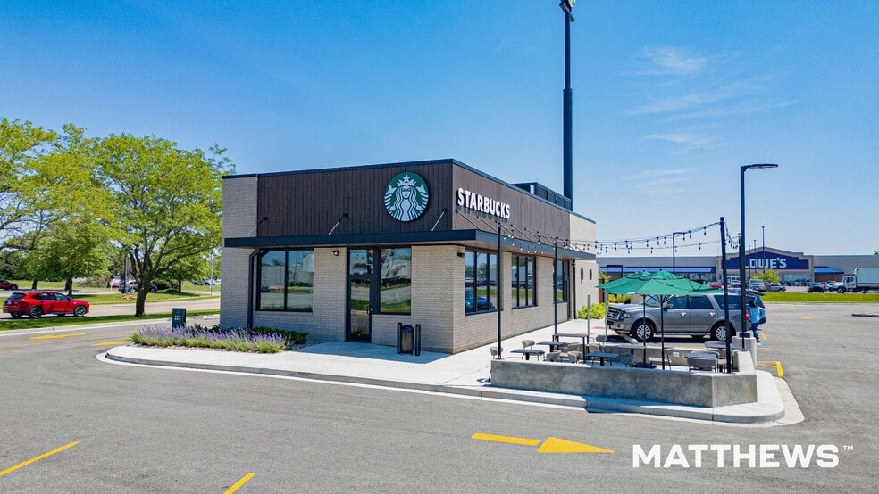 4370 Lake Michigan Dr NW, Walker, MI à vendre - Photo du bâtiment - Image 2 de 3