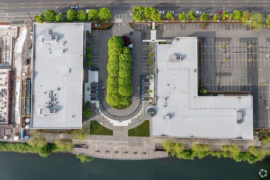 1750 NW Naito Pky, Portland, OR à vendre - Photo du bâtiment - Image 2 de 16