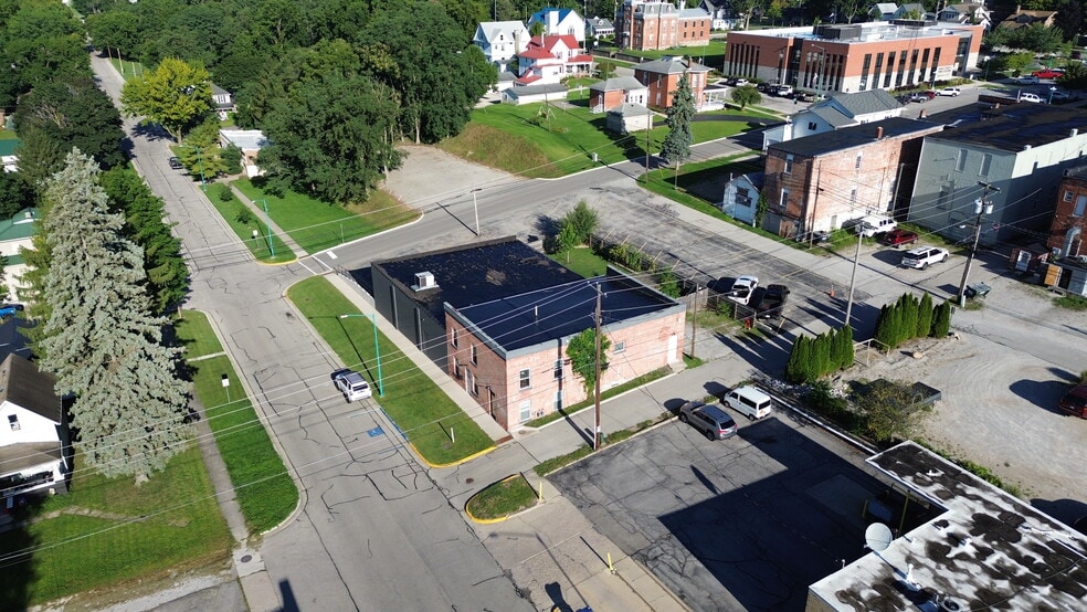 111 W Hazel St, Albion, IN for sale - Building Photo - Image 3 of 38