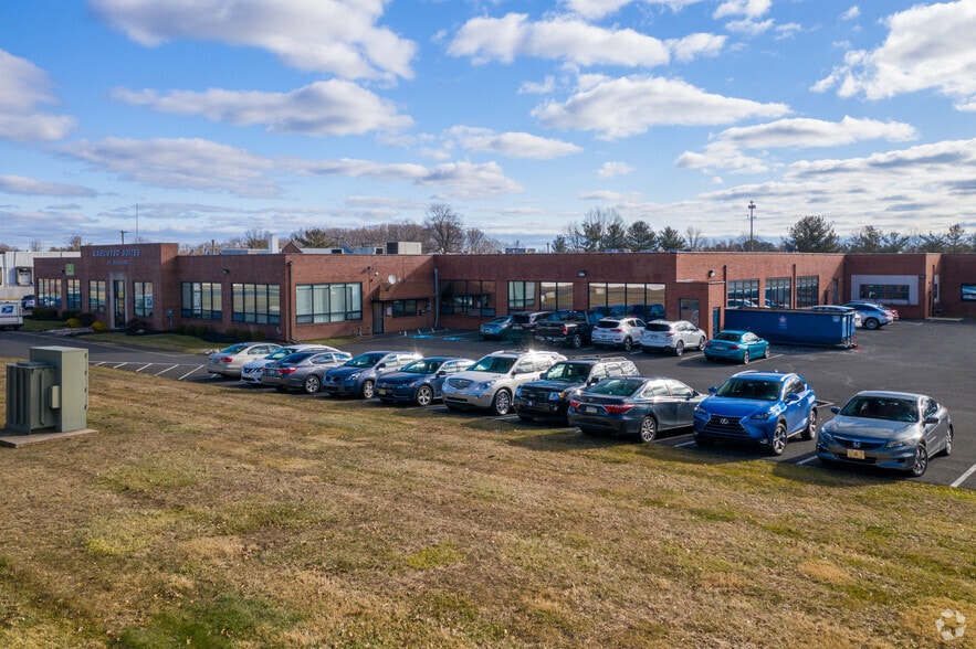 45-79 Buck Rd, Huntingdon Valley, PA for lease - Primary Photo - Image 1 of 93