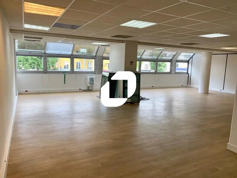 Office in Sèvres for lease - Interior Photo - Image 3 of 7