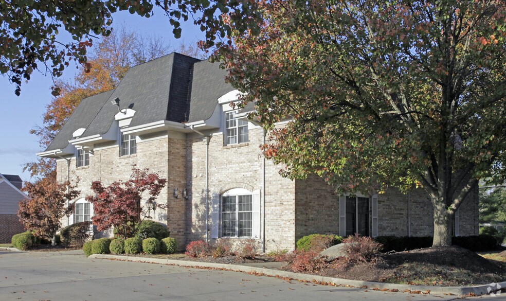 9122 Montgomery Rd, Cincinnati, OH à louer - Photo du bâtiment - Image 2 de 3