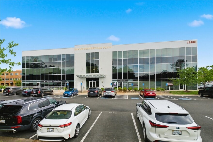 13880 Braddock Rd, Centreville, VA for lease - Building Photo - Image 3 of 16