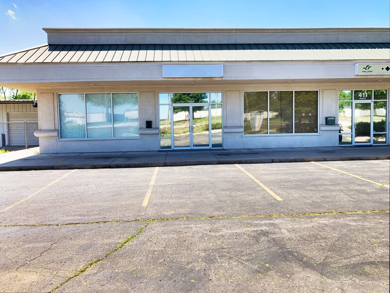 411 N Iowa St, Lawrence, KS for lease - Building Photo - Image 1 of 12