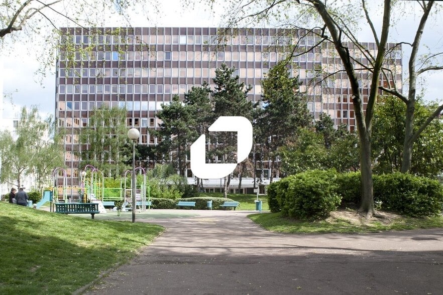 Office in Créteil for lease - Building Photo - Image 1 of 13