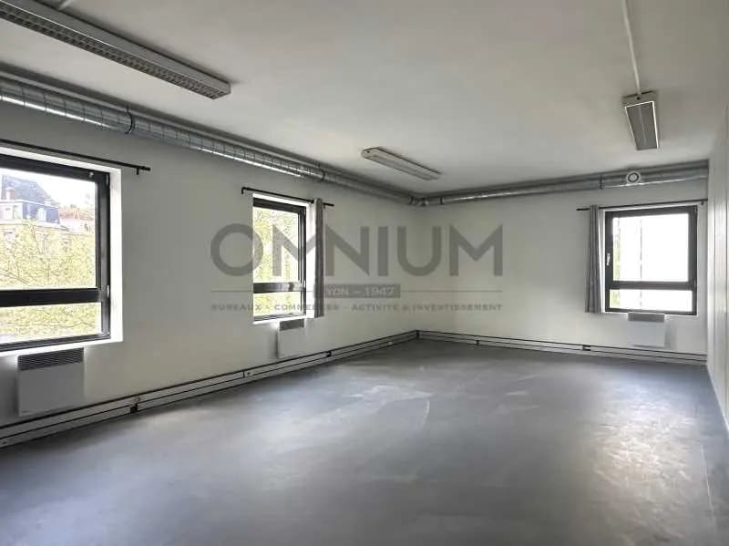 Office in Villeurbanne for lease Building Photo- Image 1 of 5