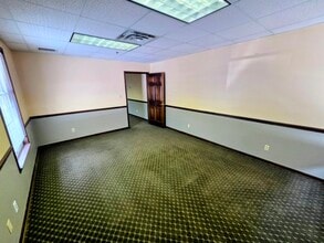 2110 Kanawha Blvd E, Charleston, WV for lease Interior Photo- Image 2 of 2