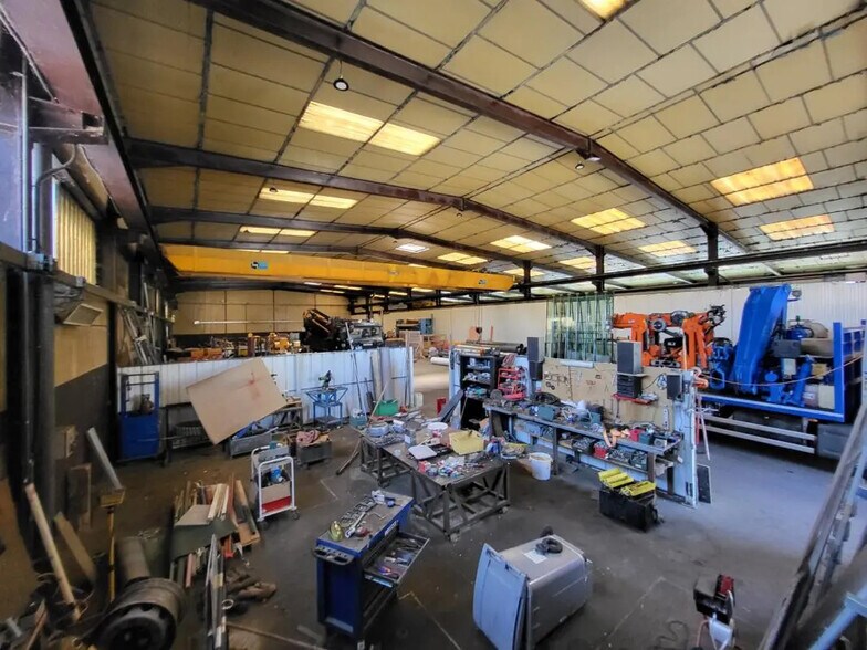 Flex in Décines-Charpieu for lease - Building Photo - Image 3 of 7