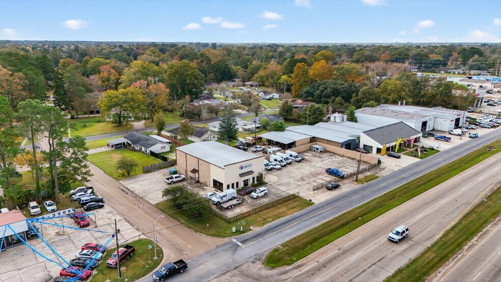 15590 Florida Blvd, Baton Rouge, LA à vendre - Photo du bâtiment - Image 3 de 25