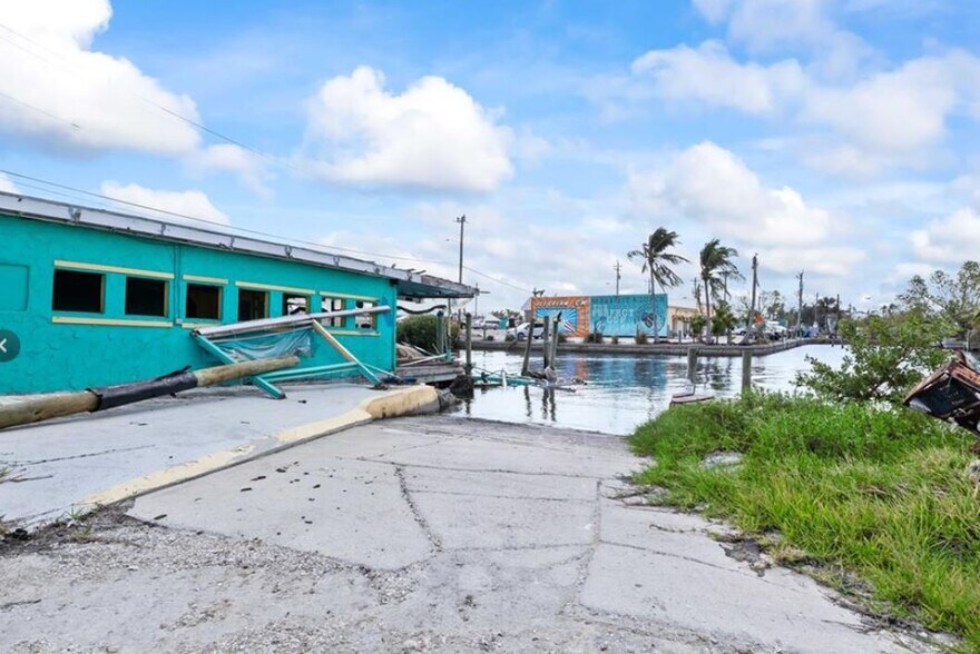 4520 Pine Island Rd NW, Matlacha, FL à vendre - Photo du bâtiment - Image 3 de 24